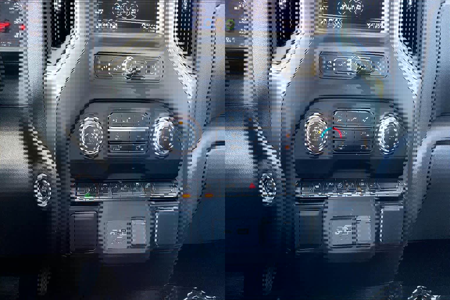 Used 2023 Chevrolet Silverado 1500 Custom image 31