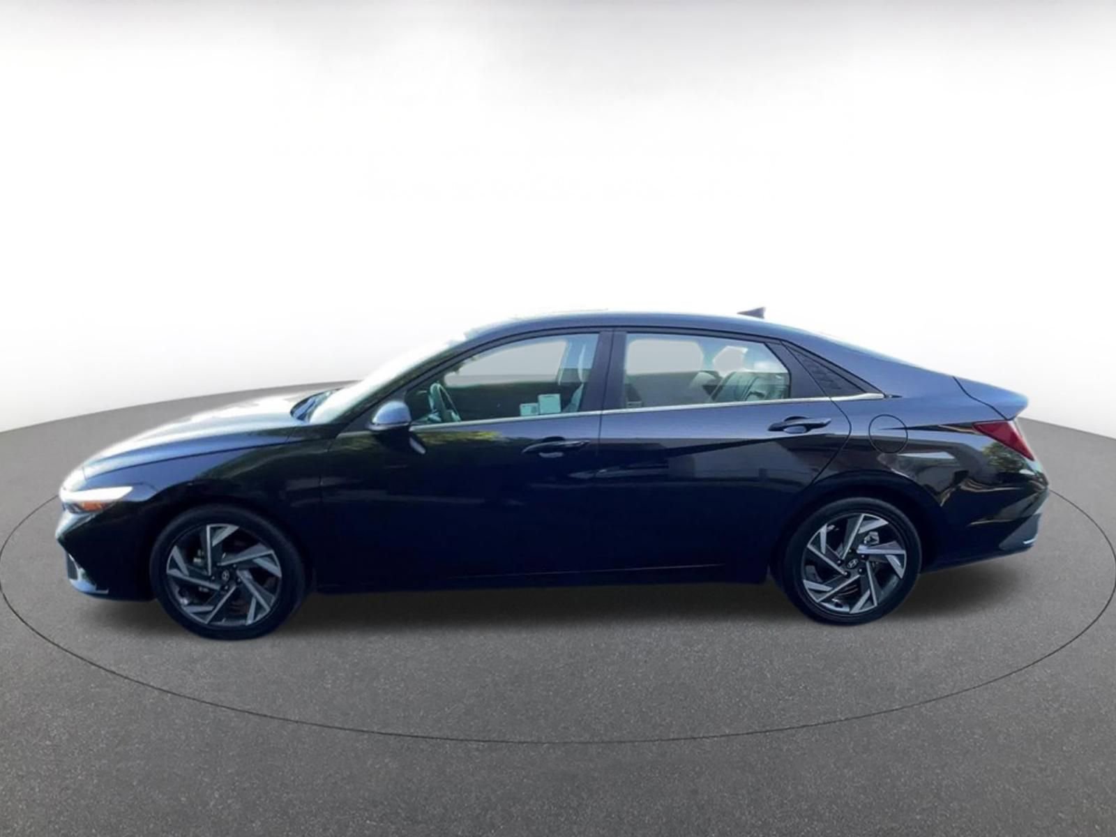 Used 2025 Hyundai Elantra Limited image 9