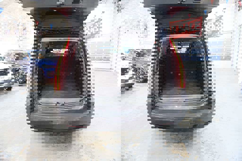 Used 2017 Cadillac Escalade ESV Premium Luxury image 10