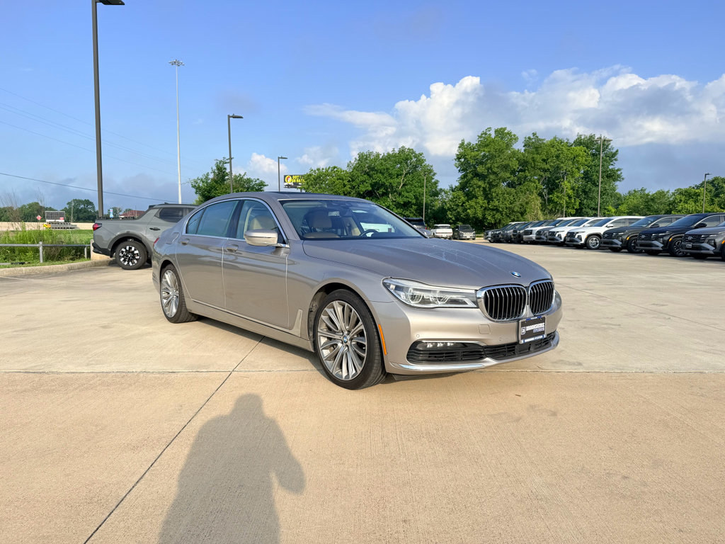 Used 2018 BMW 750i RWD image 4