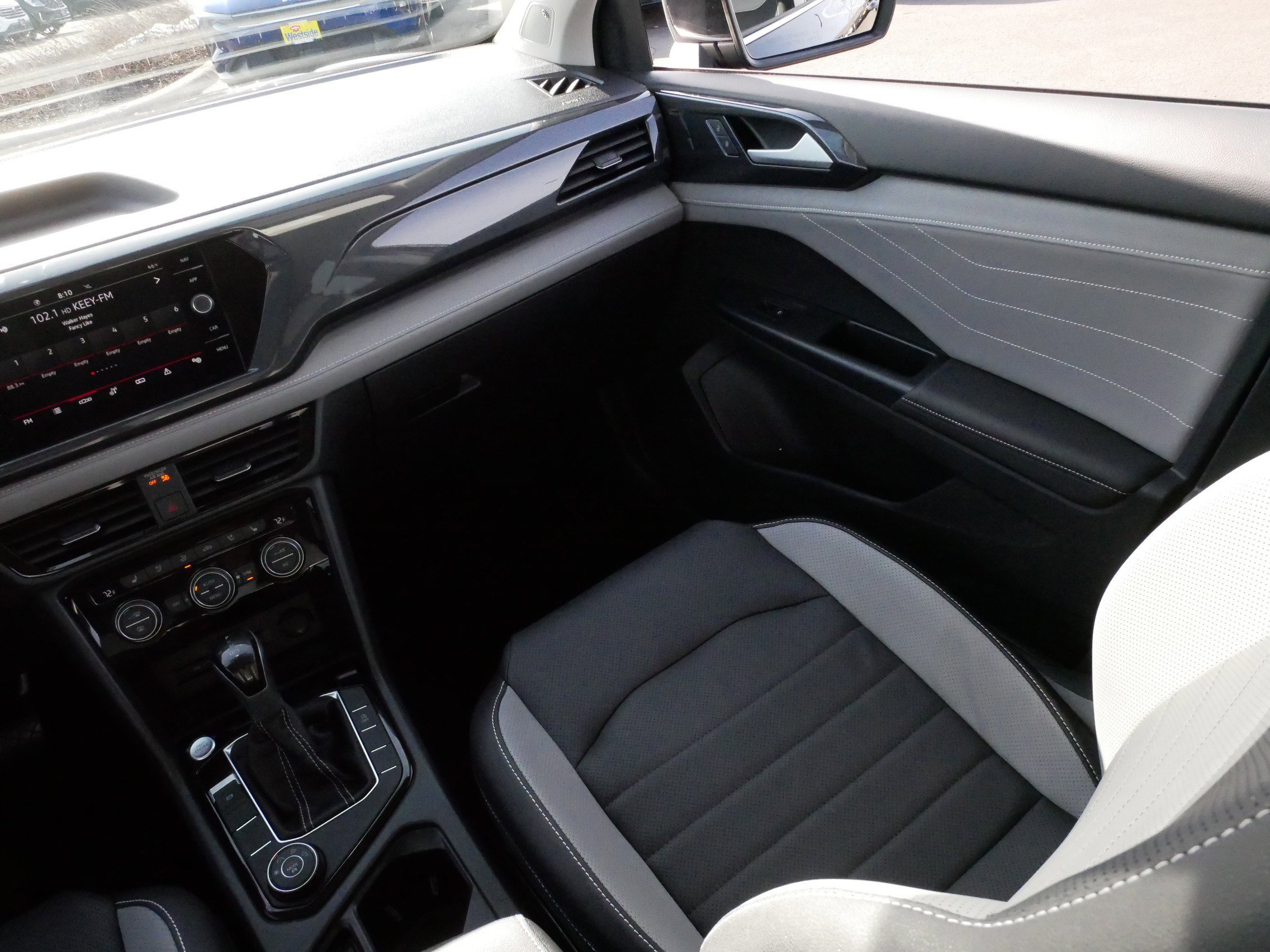 Certified 2024 Volkswagen Taos SEL image 11