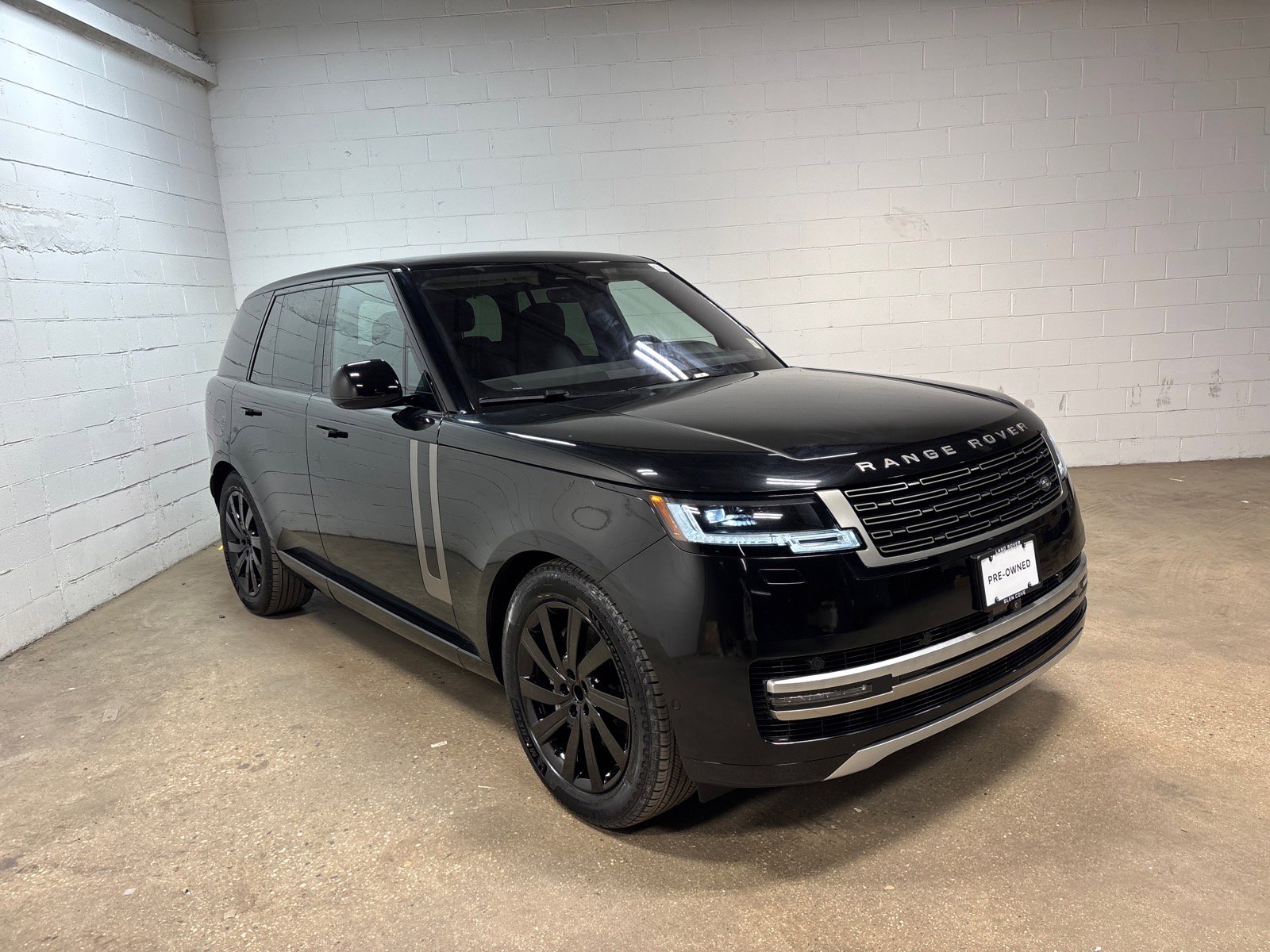 Used 2023 Land Rover Range Rover SE image 4
