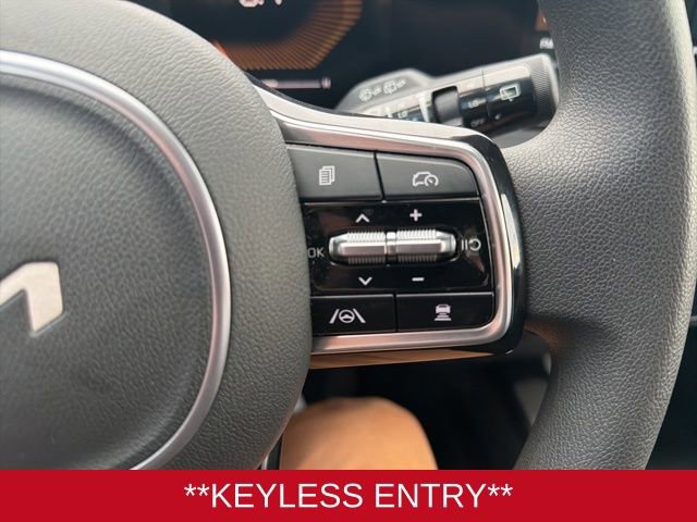 Used 2025 Kia Sorento LX image 11