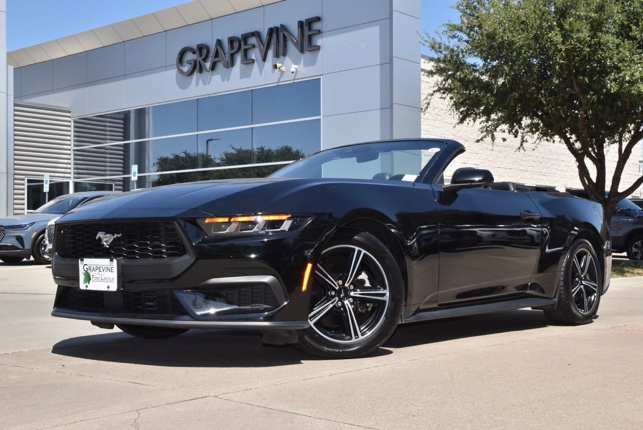 Used 2025 Ford Mustang Premium RWD image 2
