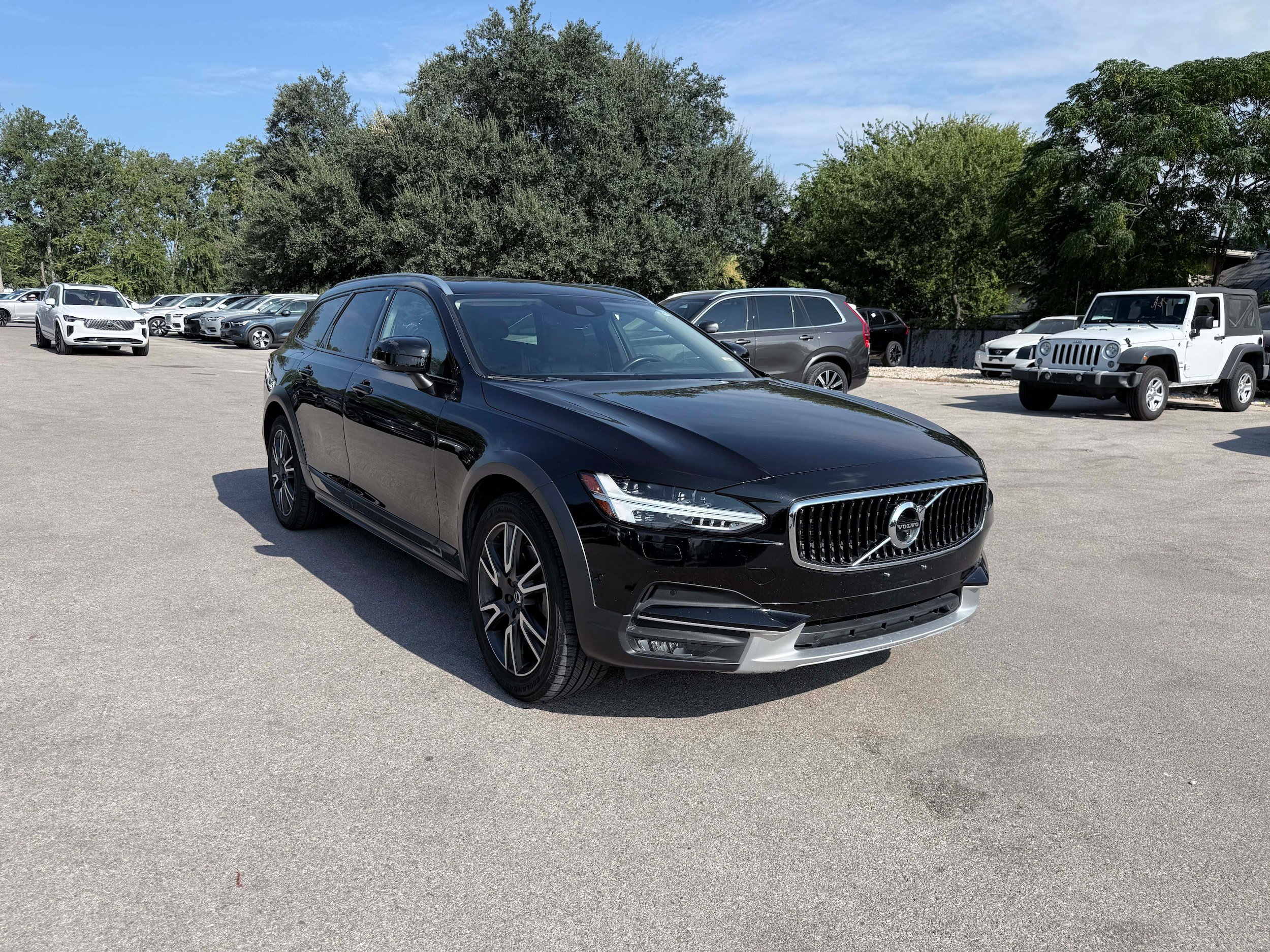 Used 2018 Volvo V90 T6 Cross Country w/ Convenience Package AWD/4WD image 8