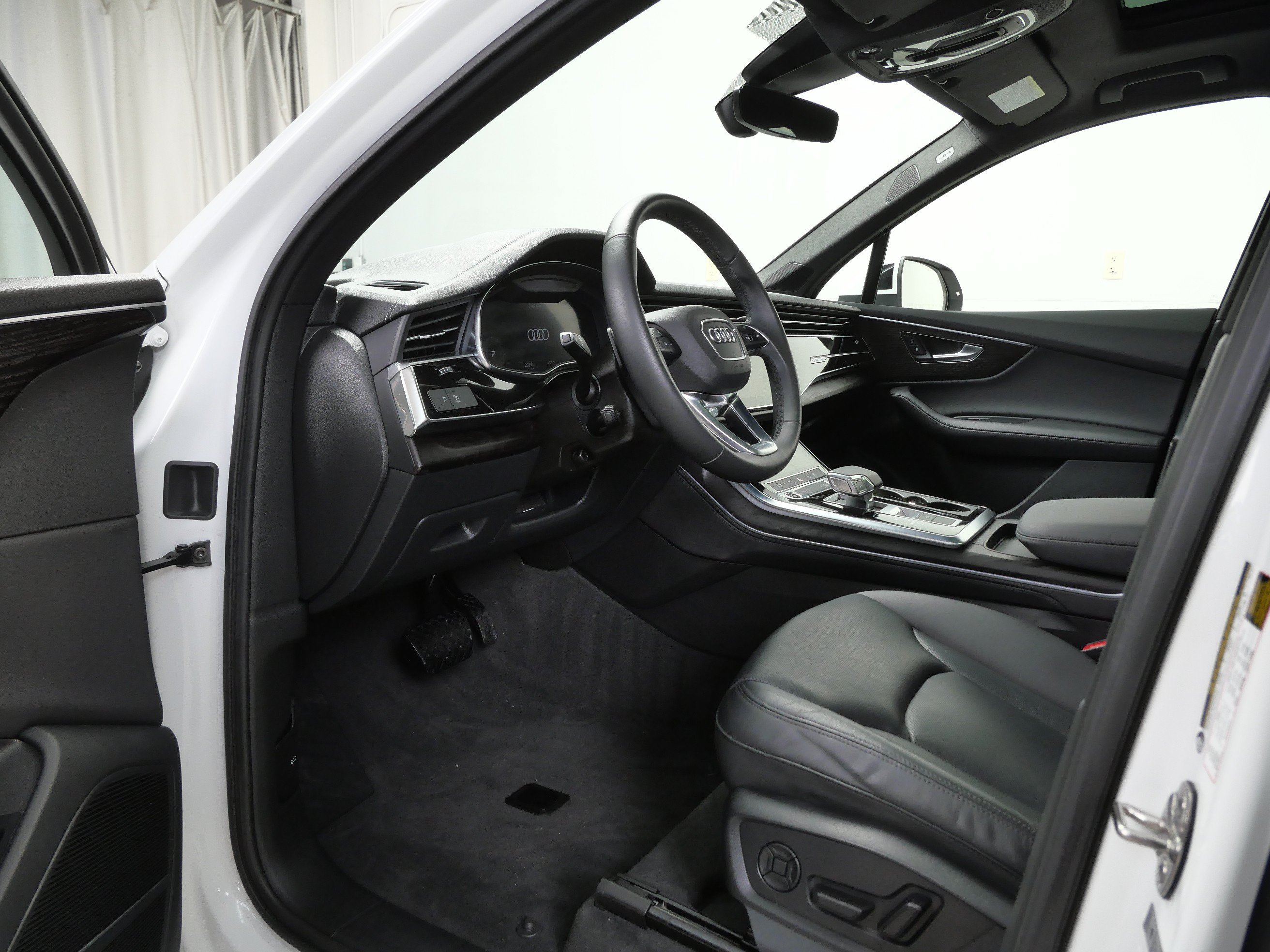 Used 2023 Audi Q7 2.0T Premium Plus w/ Premium Plus Package AWD/4WD image 14