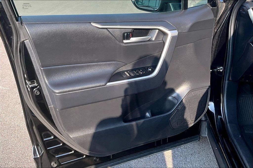 Used 2025 Toyota RAV4 XLE AWD/4WD image 22