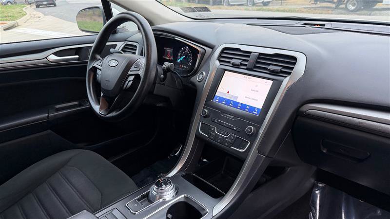 Used 2020 Ford Fusion SE FWD image 22