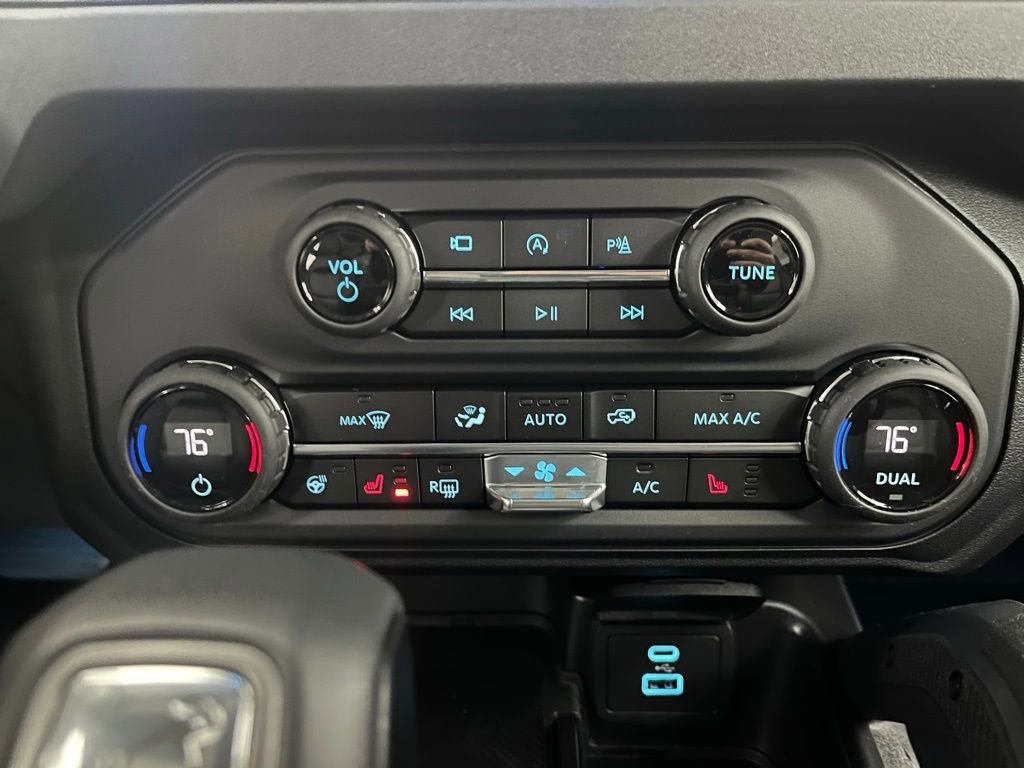 New 2025 Ford Bronco Badlands image 7