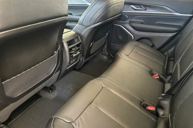 New 2026 Jeep Grand Cherokee Limited AWD/4WD image 9