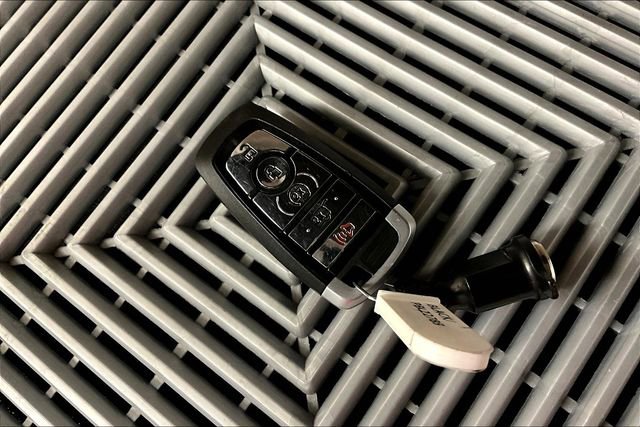 Used 2023 Lincoln Nautilus Reserve w/ Equipment Group 201A image 11