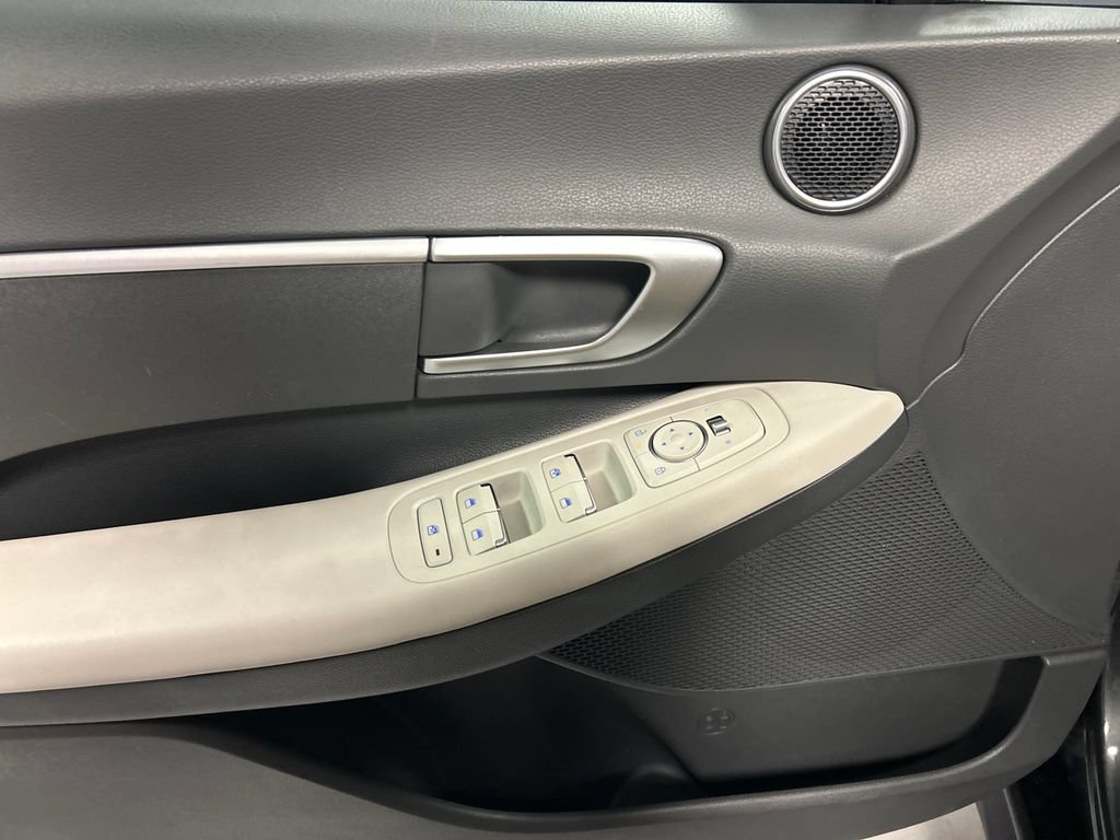 Used 2025 Hyundai Sonata SE FWD image 12
