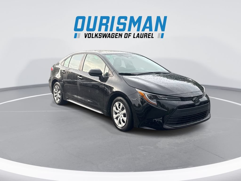Used 2024 Toyota Corolla LE FWD image 2