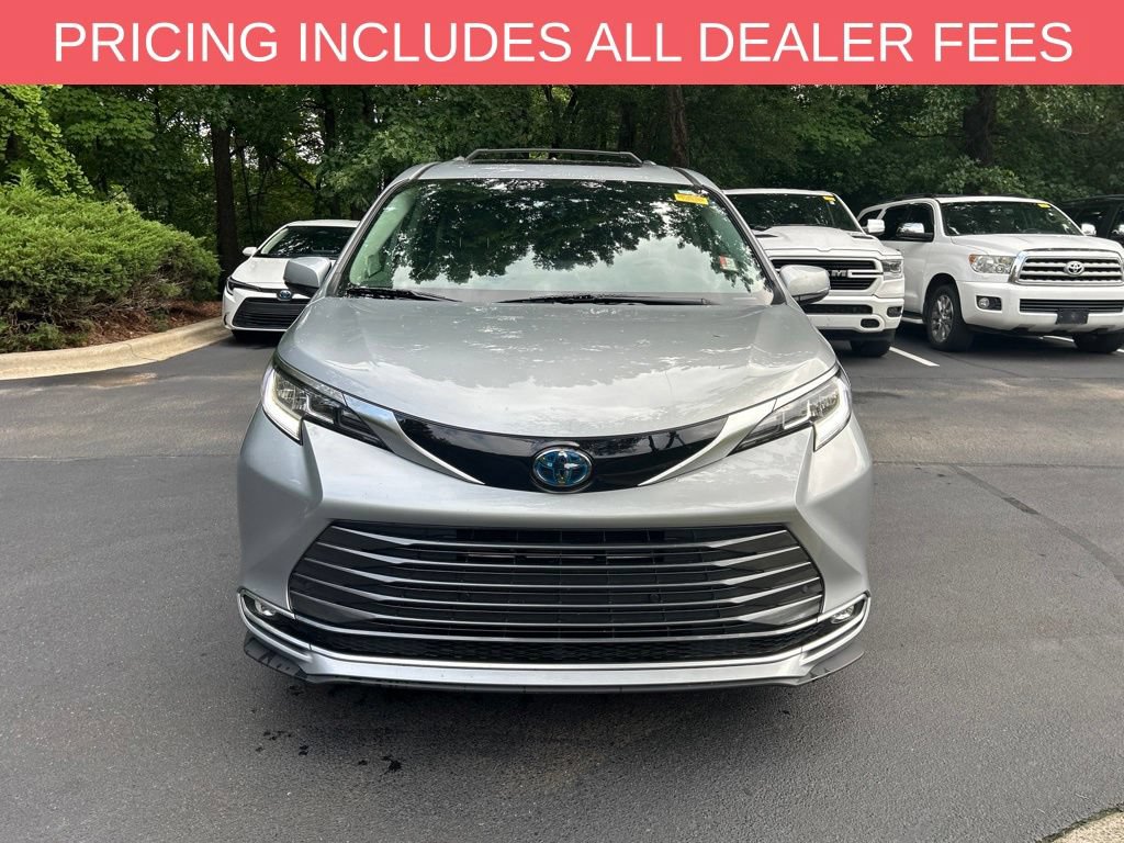 Certified 2021 Toyota Sienna Limited FWD image 3