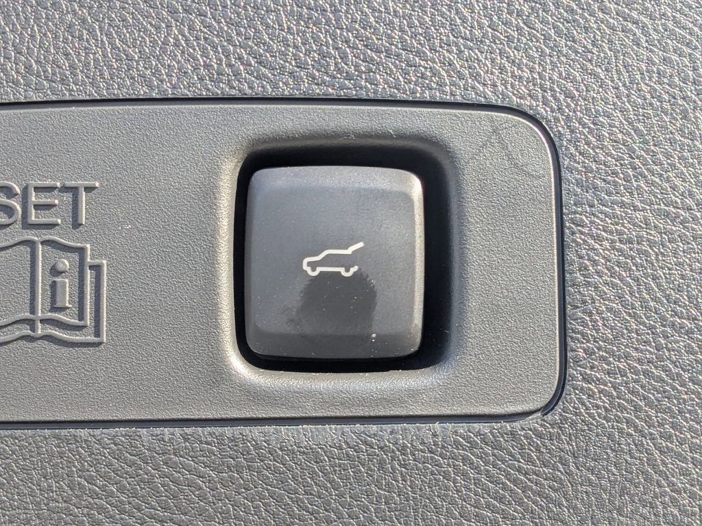 Used 2025 Lincoln Corsair Reserve w/ Jet Appearance Package image 12