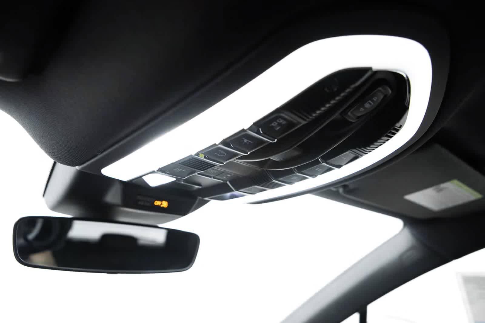 Used 2026 Porsche Macan AWD/4WD image 30