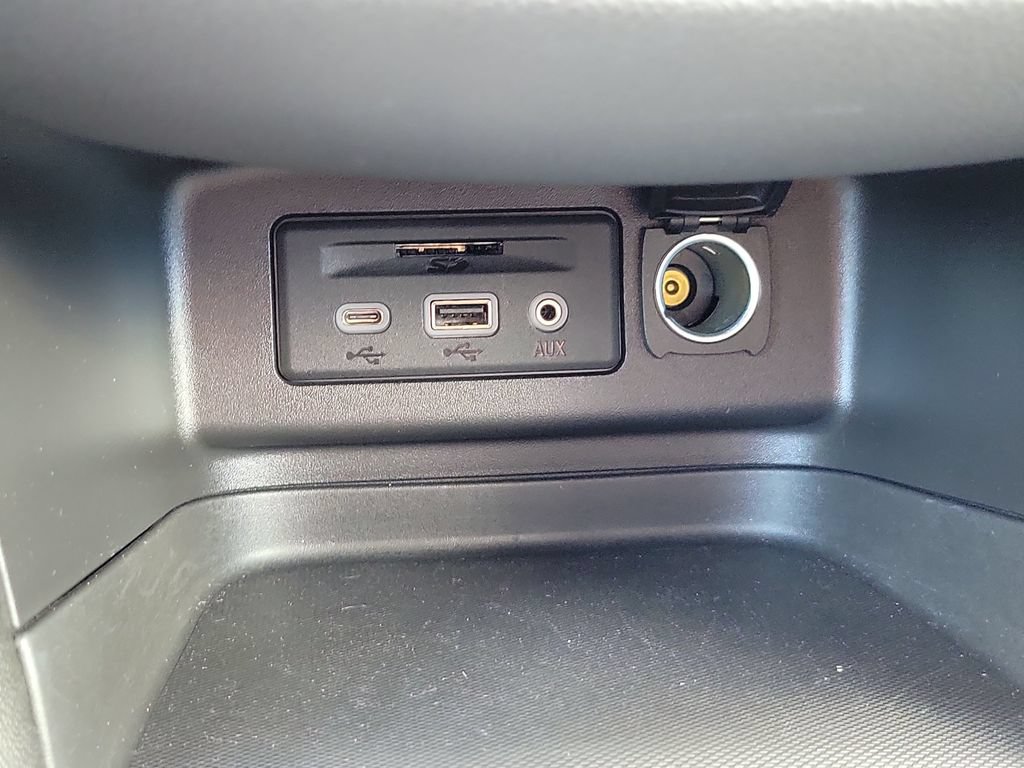 Used 2024 Chevrolet Equinox LT FWD image 25