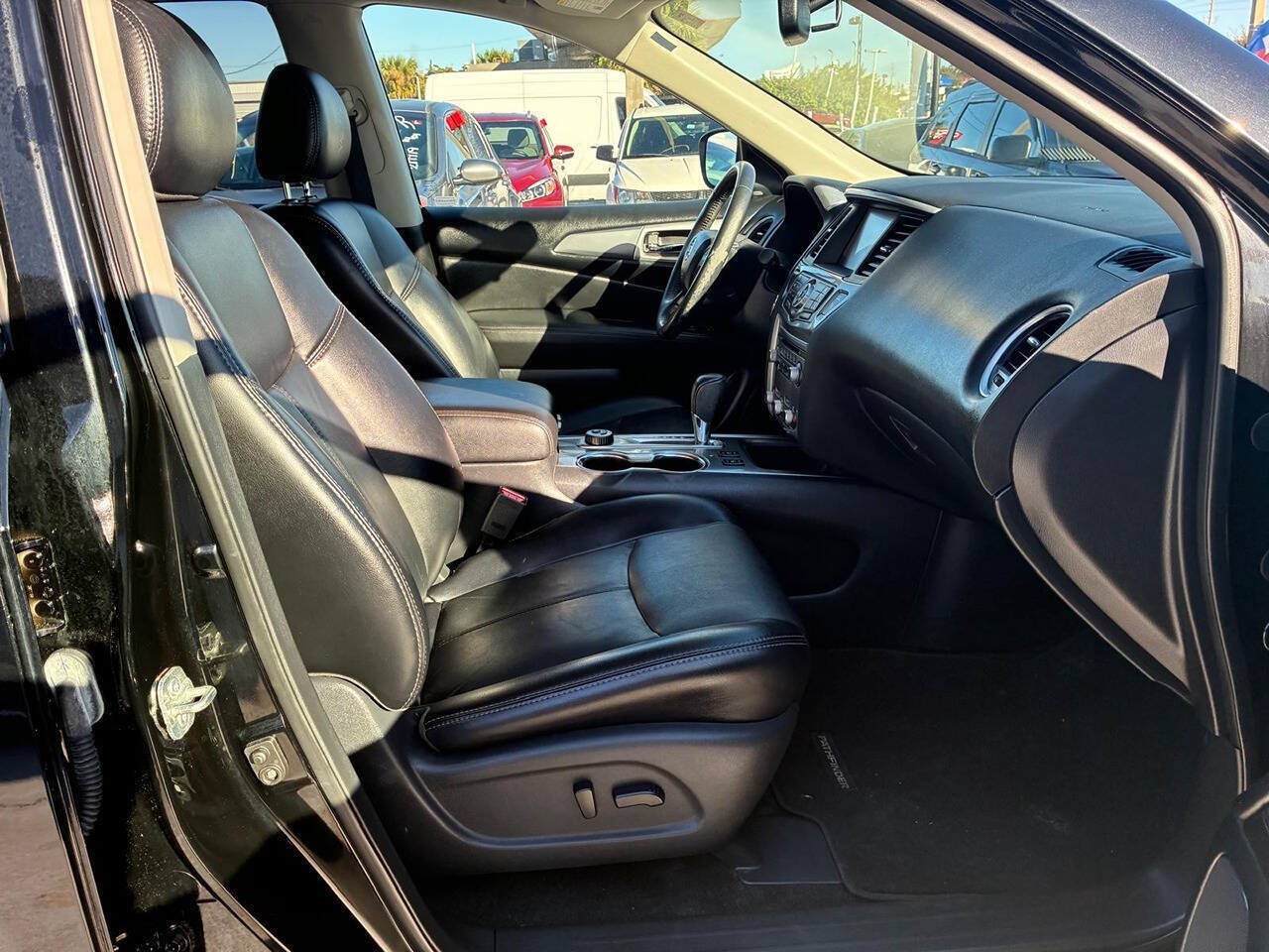 Used 2019 Nissan Pathfinder SL AWD/4WD image 10