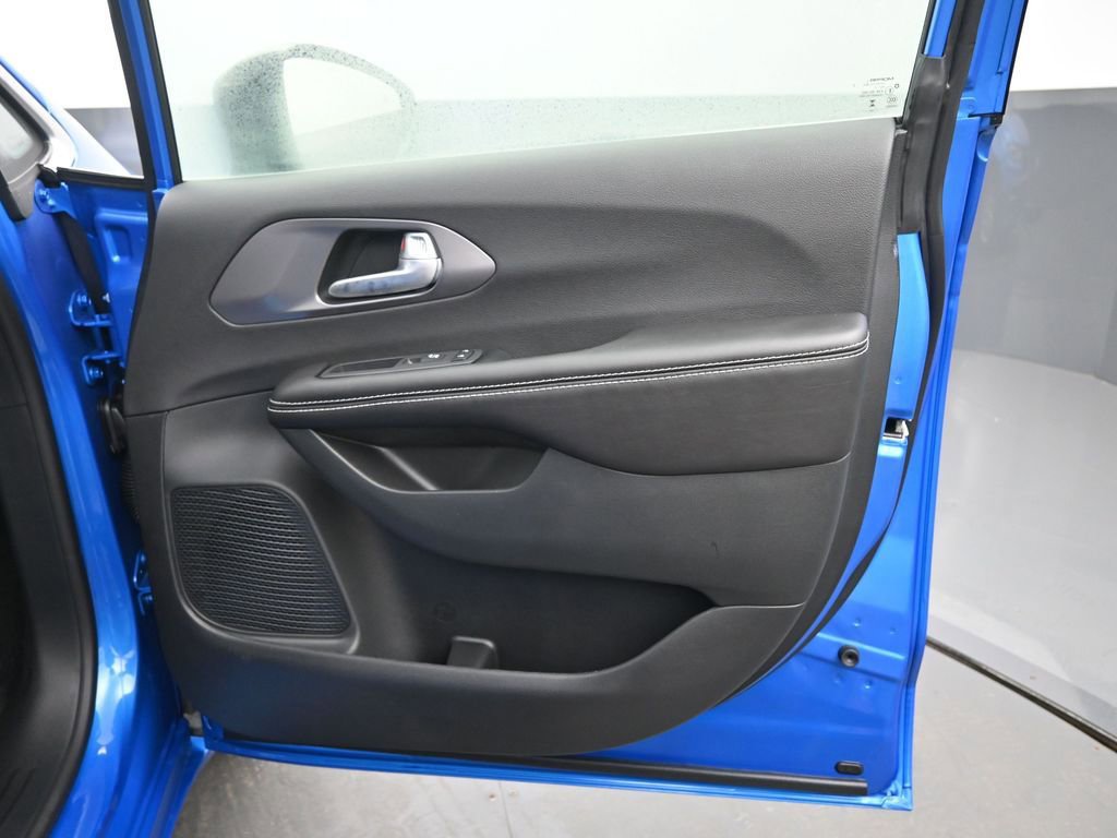 New 2026 Chrysler Pacifica Select image 20