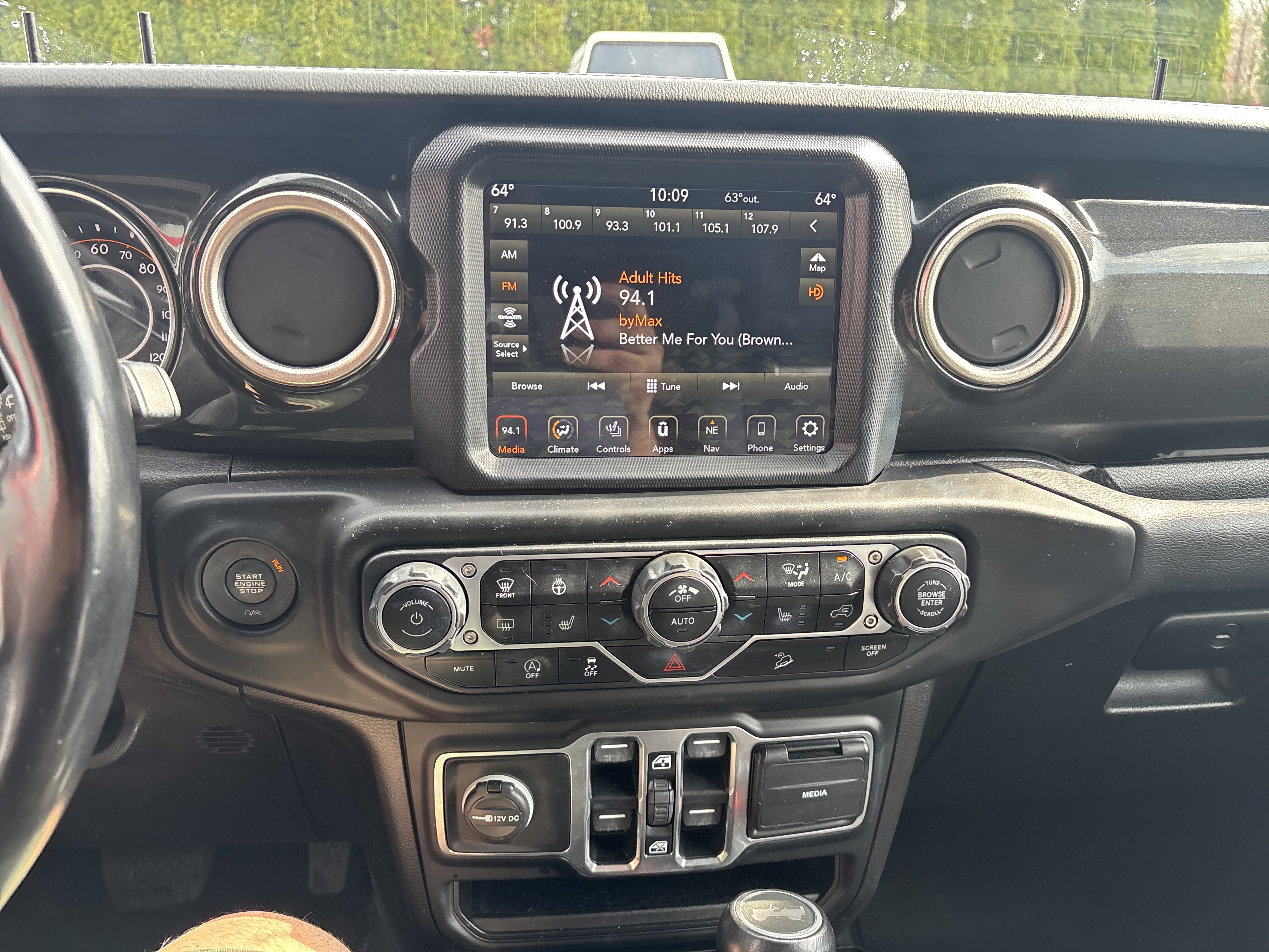 Used 2020 Jeep Wrangler Unlimited Sahara image 24