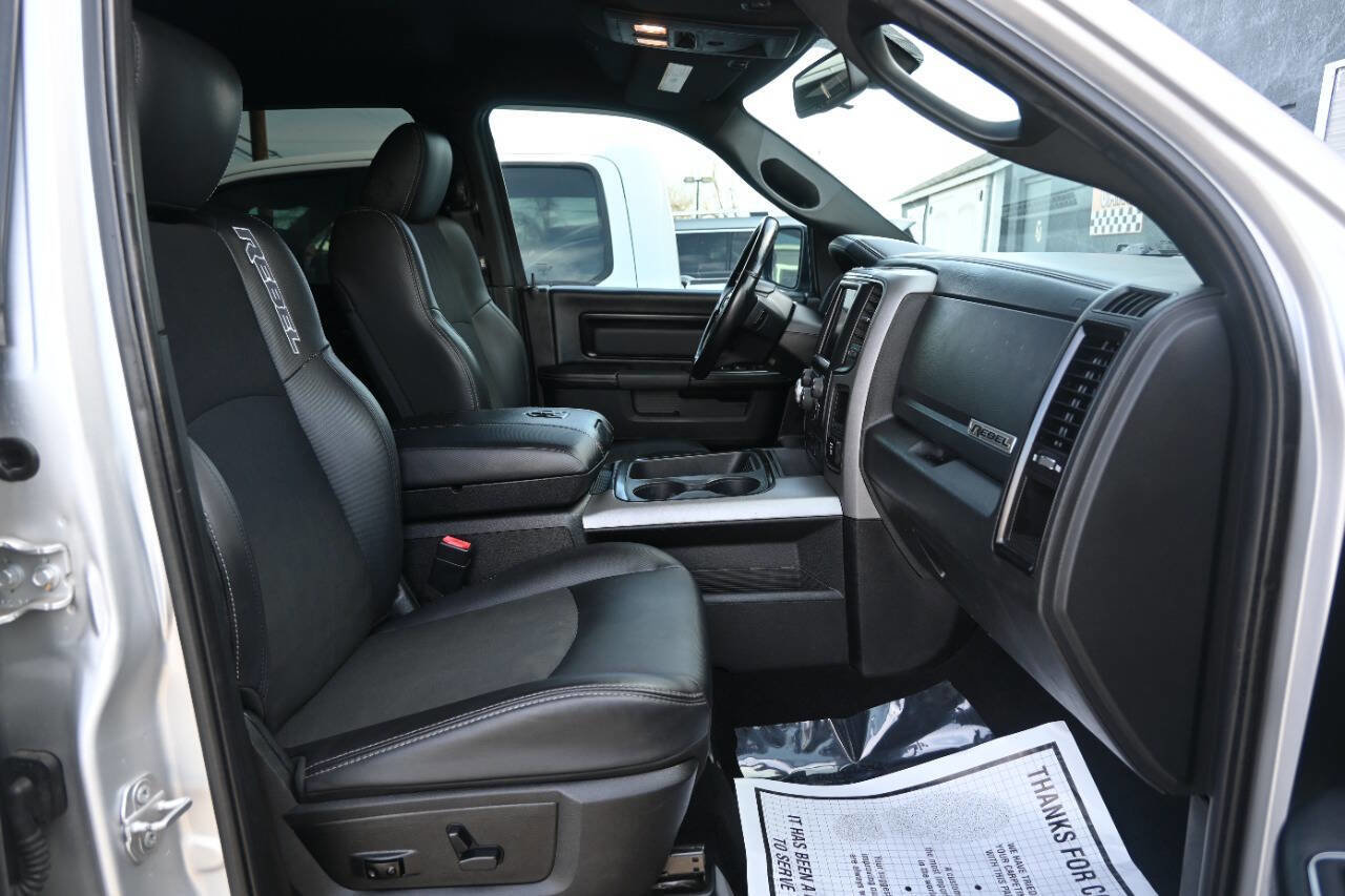 Used 2018 RAM 1500 Rebel w/ Ram 1500 Black Rebel Group AWD/4WD image 12