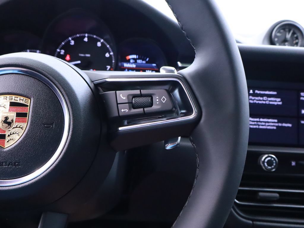 Used 2025 Porsche Macan AWD/4WD image 34