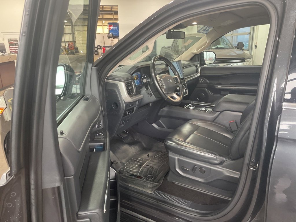 Used 2022 Ford Expedition XLT image 14