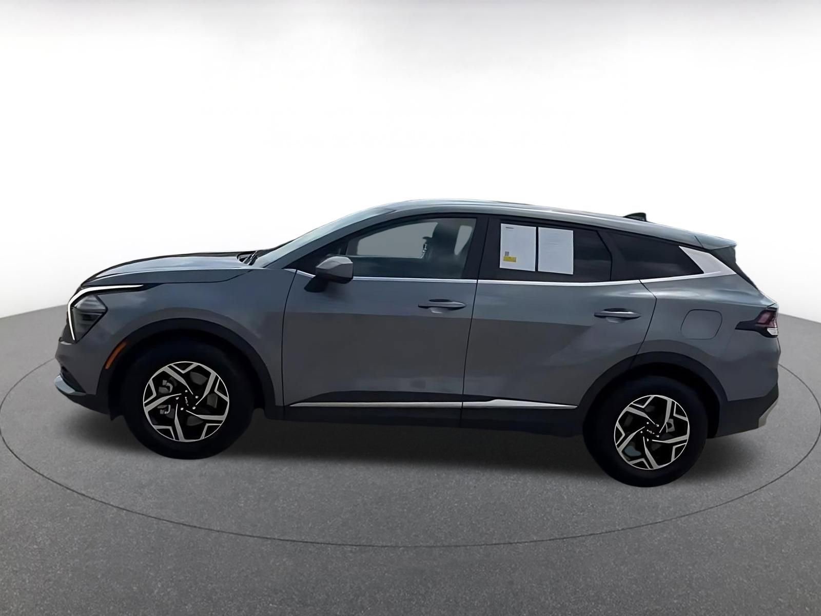 Used 2025 Kia Sportage LX image 9