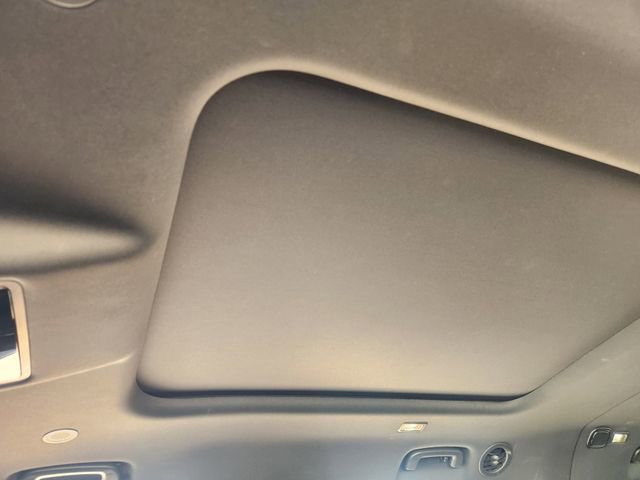 Used 2024 Land Rover Defender 130 S image 24