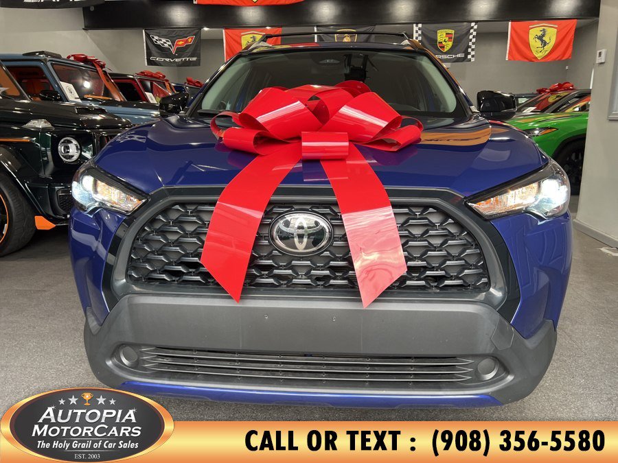 Used 2025 Toyota Corolla Cross LE w/ Moonroof Package FWD image 41