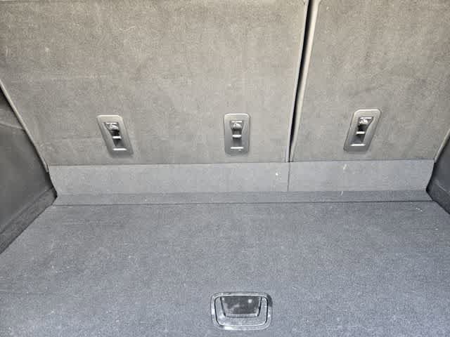 Used 2022 Cadillac Escalade Premium Luxury RWD image 18