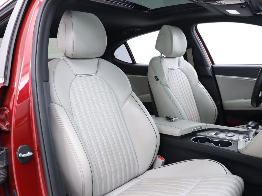 Used 2022 Genesis G70 3.3T w/ Sport Advanced Package image 32