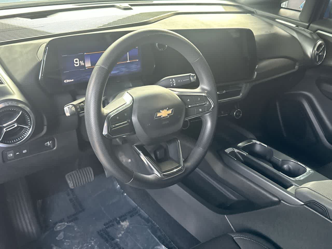 Used 2025 Chevrolet Equinox EV LT FWD image 13