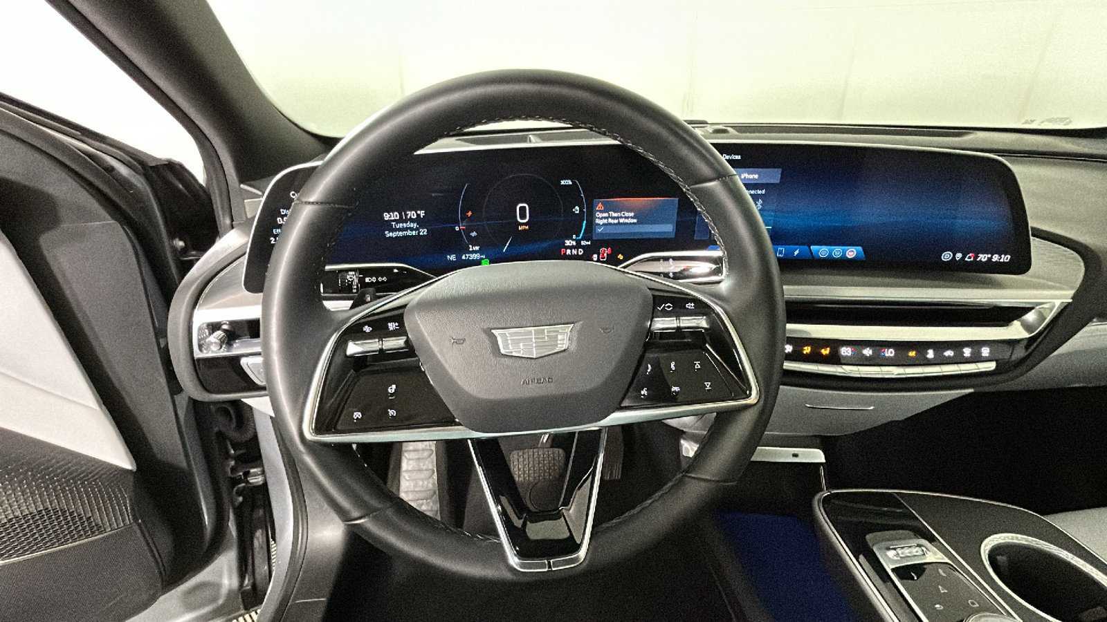 Used 2024 Cadillac Lyriq Luxury AWD/4WD image 18
