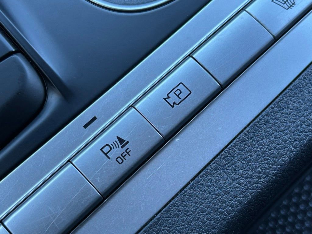 Used 2024 Kia Carnival LX FWD image 30