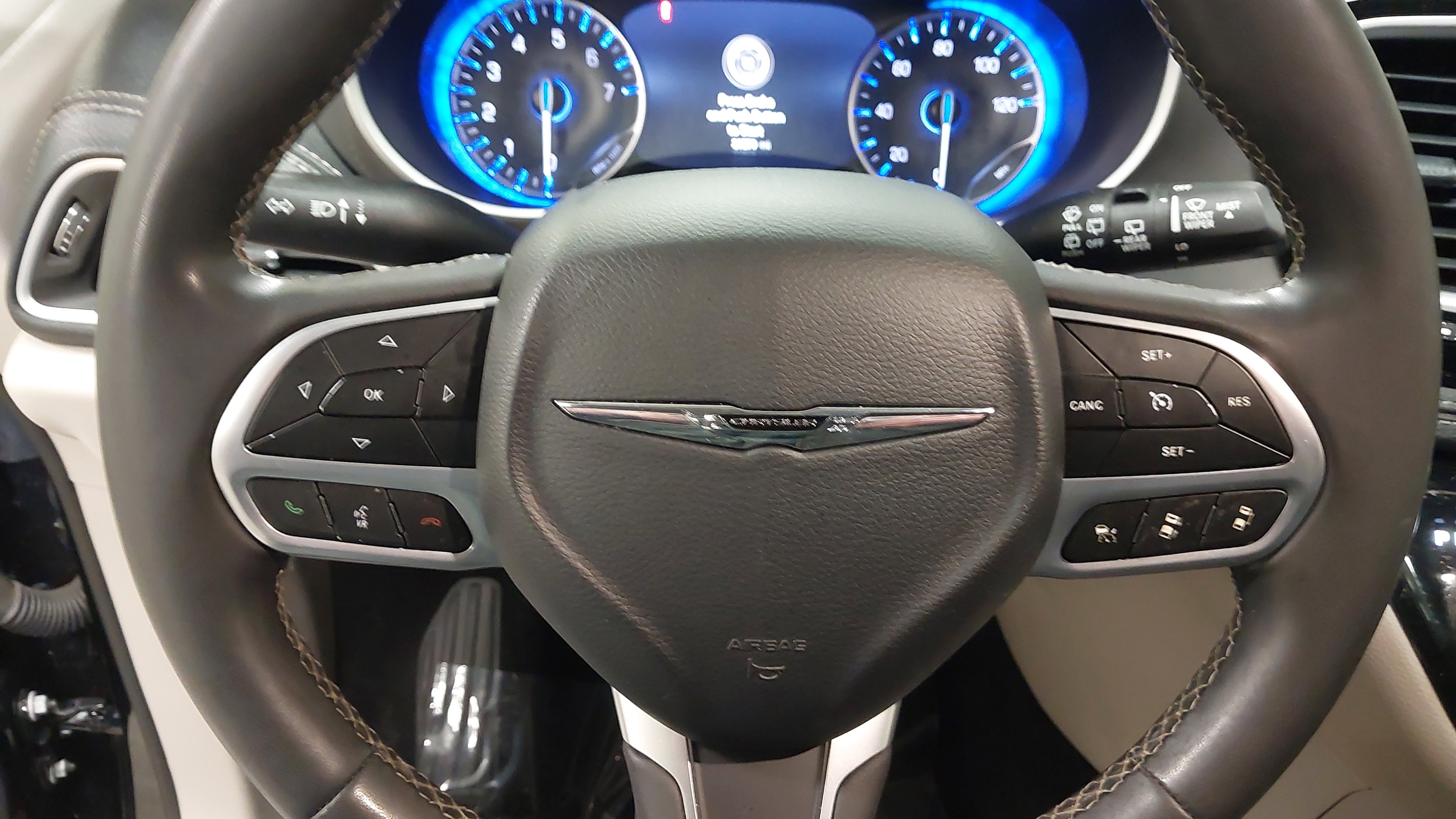 Used 2024 Chrysler Pacifica Touring-L image 35