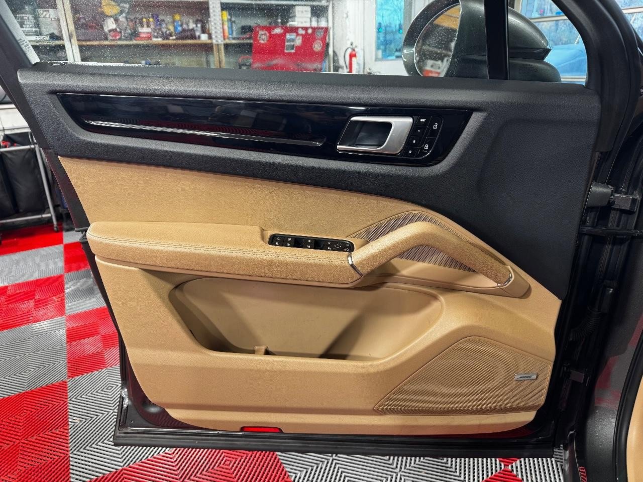 Used 2019 Porsche Cayenne S image 14