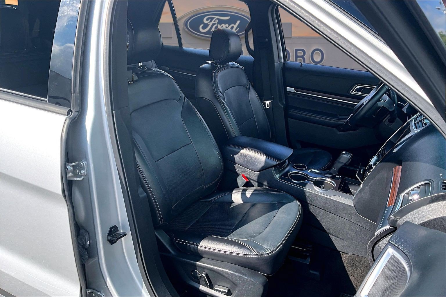 Used 2017 Ford Explorer Limited FWD image 7