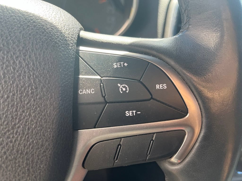 Used 2018 Jeep Grand Cherokee Altitude AWD/4WD image 16