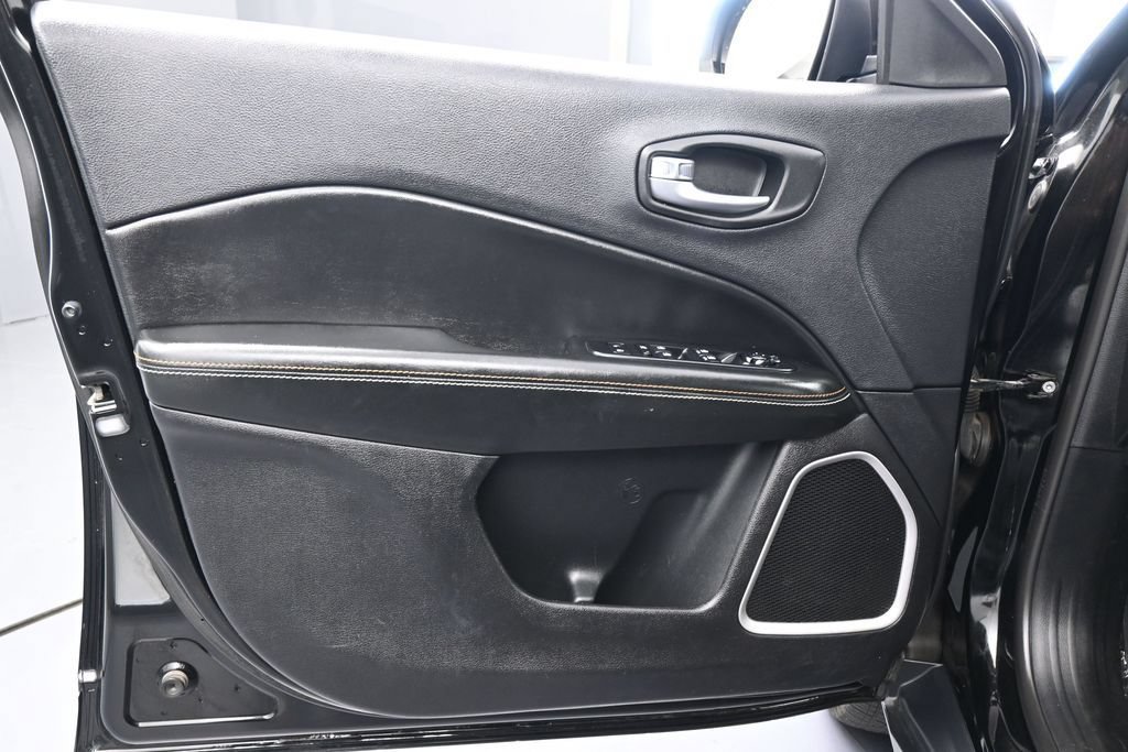 Used 2018 Jeep Compass Latitude w/ Popular Equipment Group AWD/4WD image 15