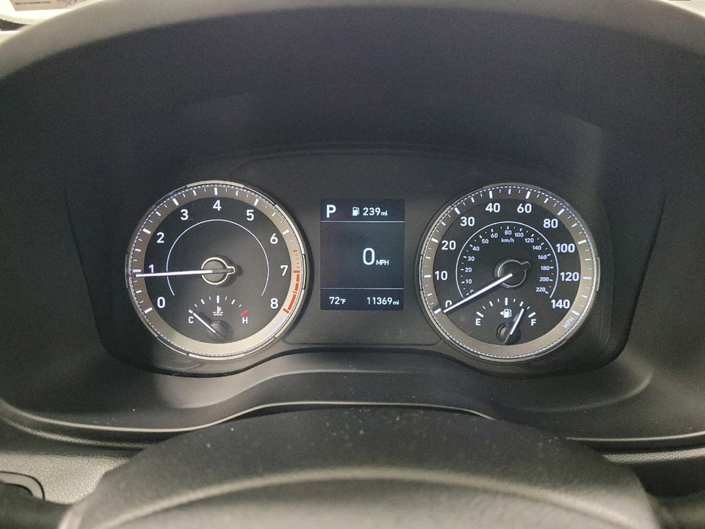 Used 2022 Hyundai Venue Limited image 23