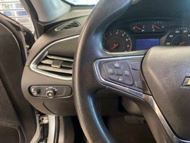 Used 2017 Chevrolet Malibu LT FWD image 14