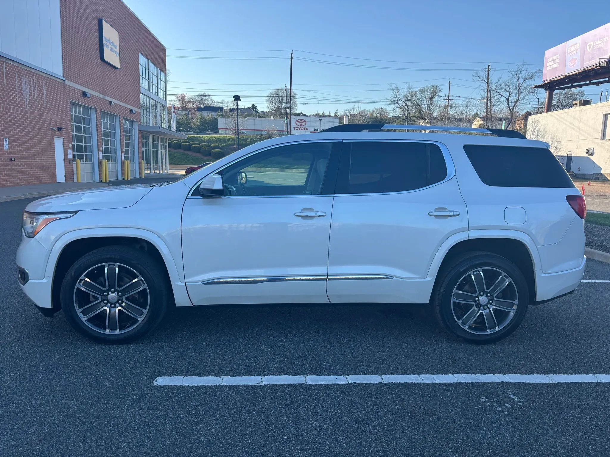 Used 2018 GMC Acadia Denali w/ Technology Package AWD/4WD image 4