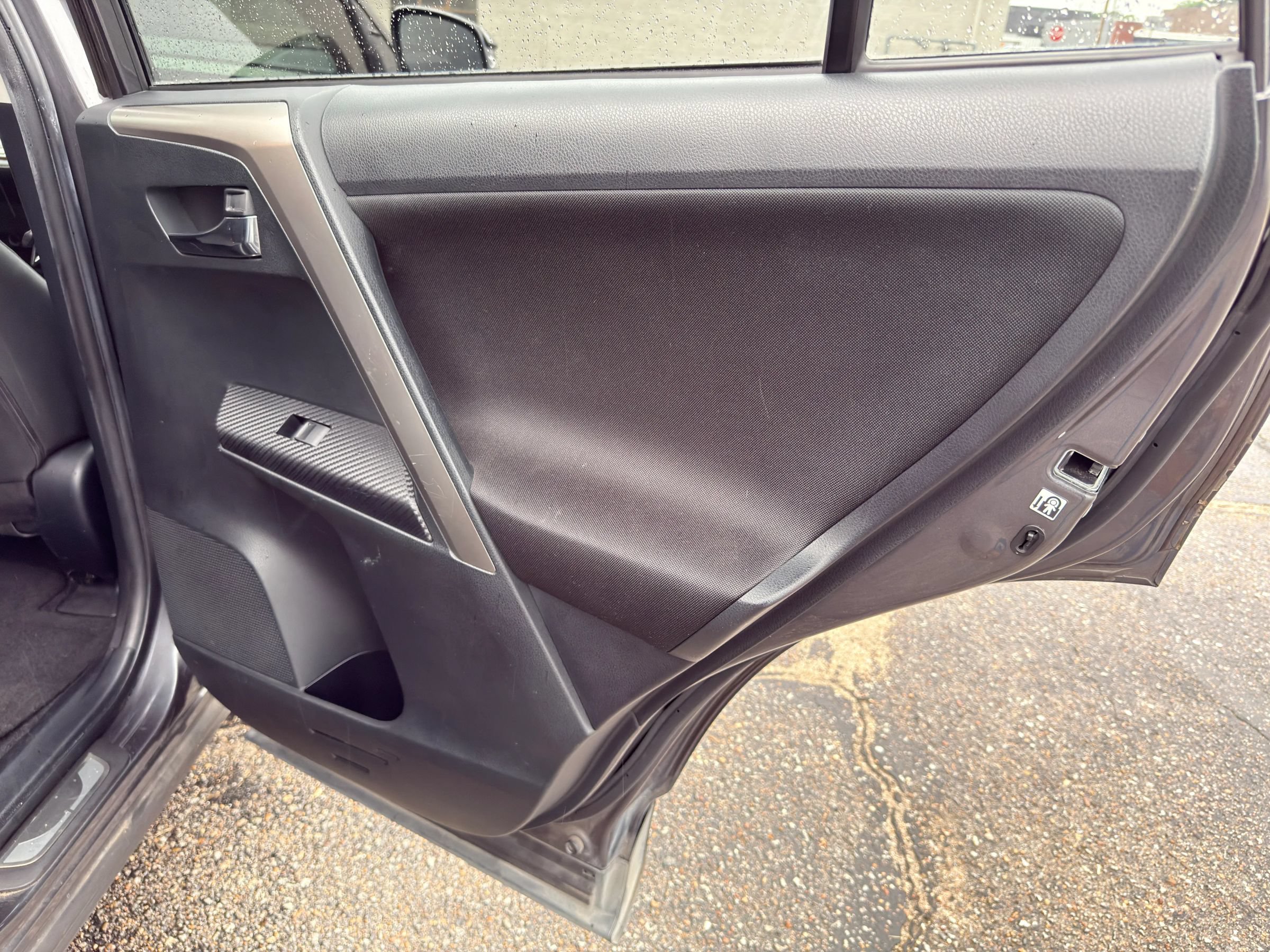 Used 2016 Toyota RAV4 LE FWD image 26