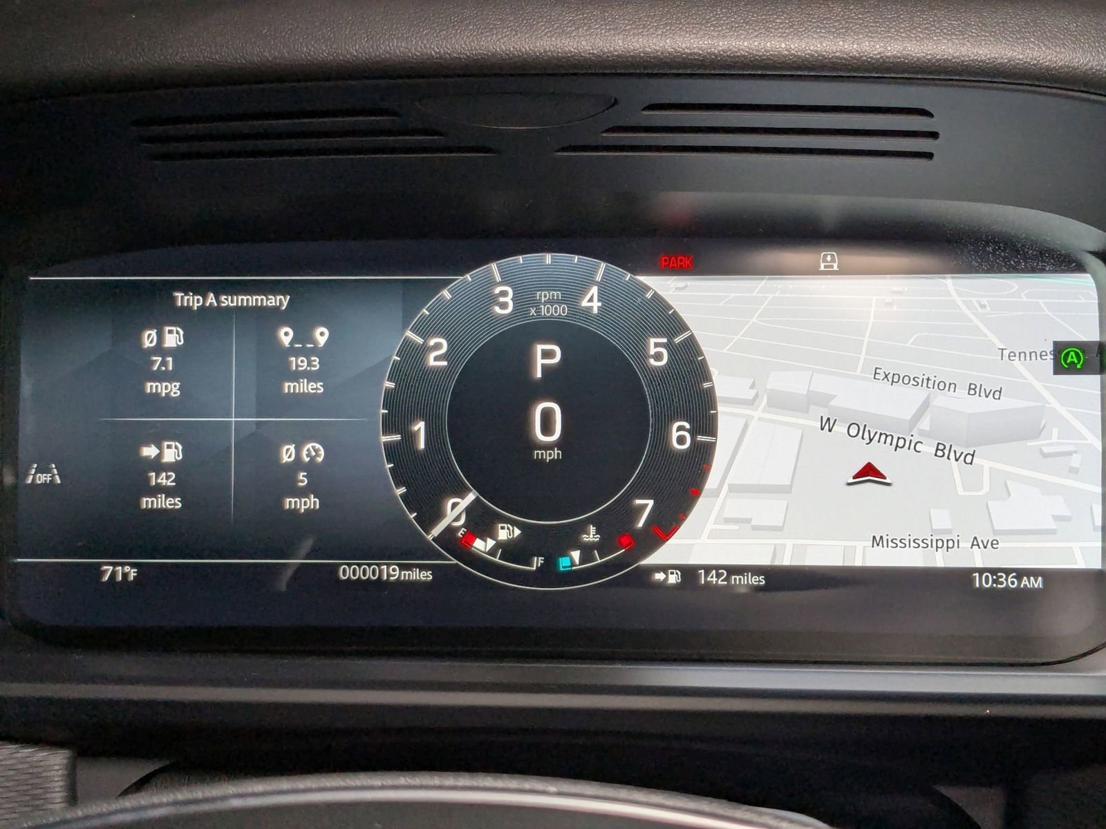 New 2025 Land Rover Discovery Dynamic SE image 11