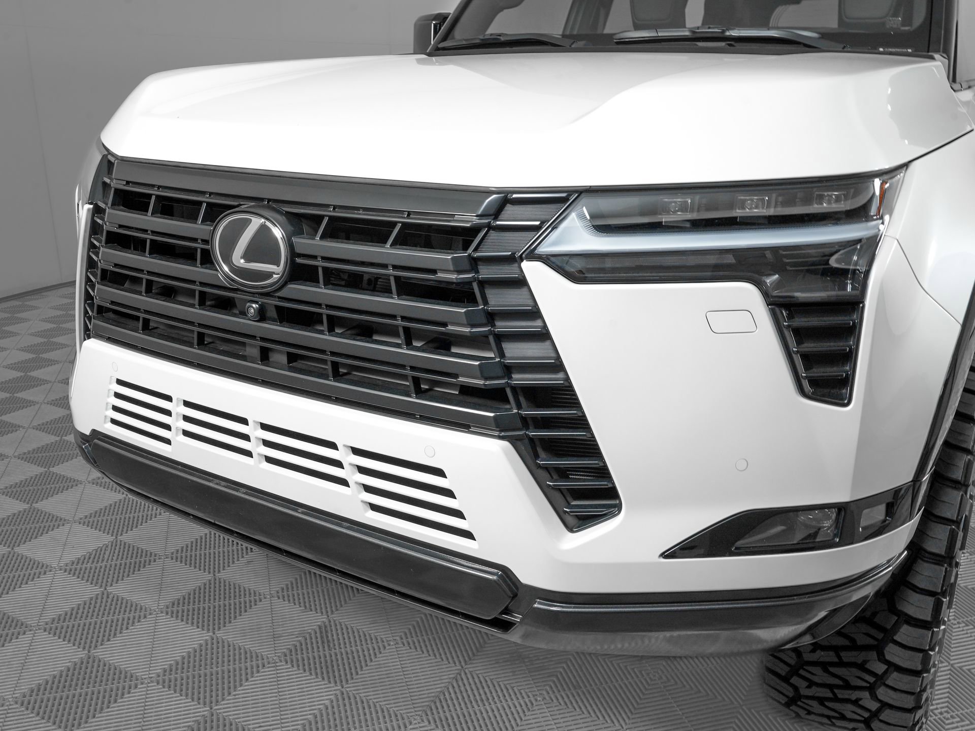 Used 2026 Lexus GX 550 w/ Accessory Package (2T) AWD/4WD image 33