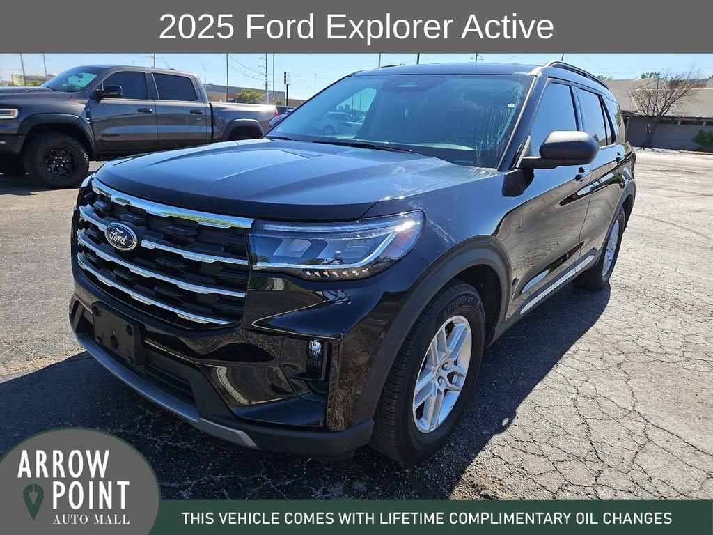 Used 2025 Ford Explorer Active w/ Active Comfort Package RWD image 4