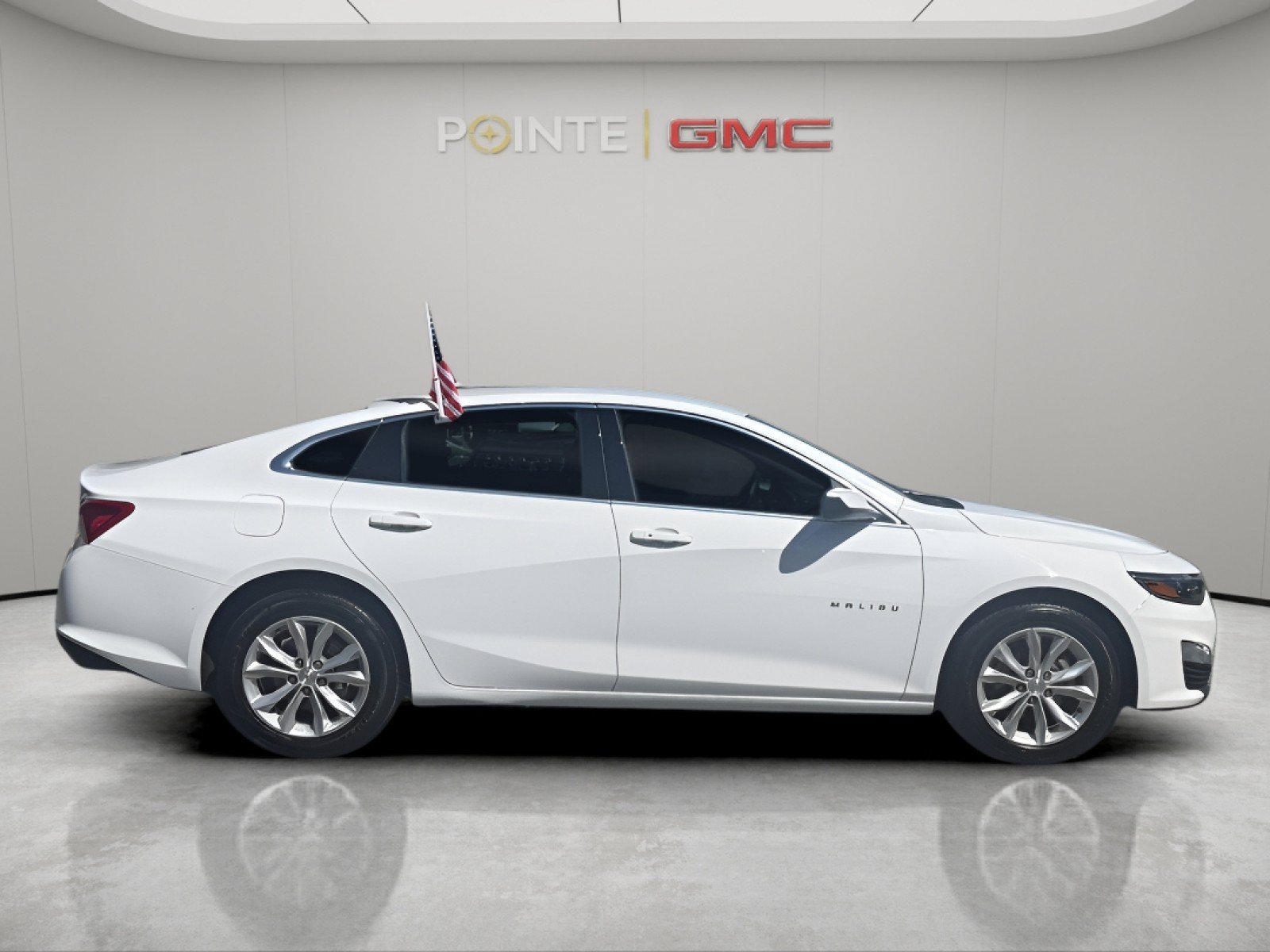 Used 2025 Chevrolet Malibu LT FWD image 2