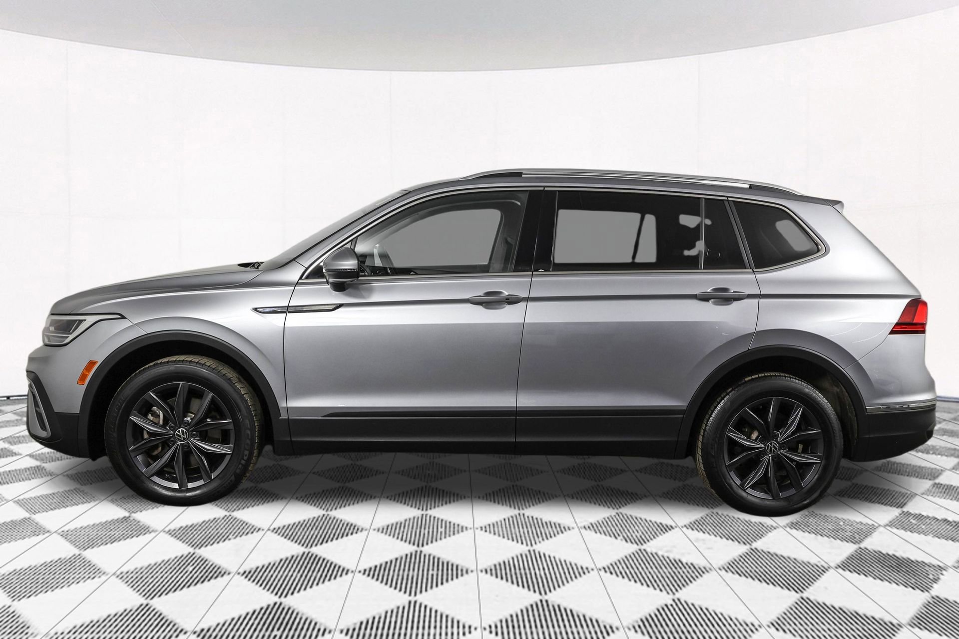 Used 2023 Volkswagen Tiguan SE image 19