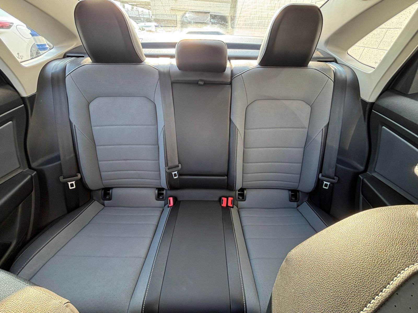 Used 2025 Volkswagen Jetta SE image 43